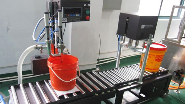 潤(rùn)滑油灌裝機(jī) 潤(rùn)滑油灌裝機(jī)